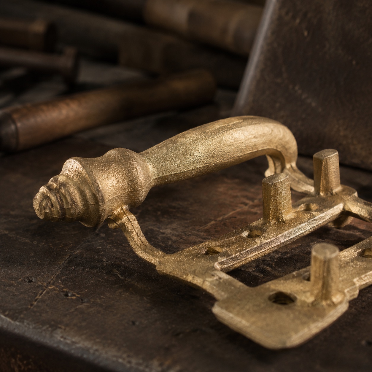 Brass hardware, stage: Cast.